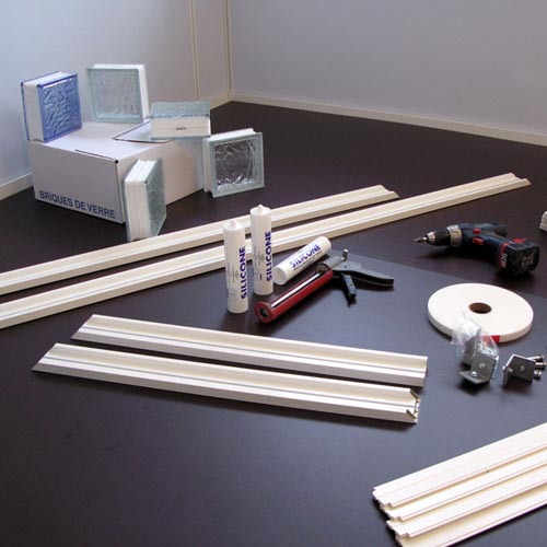 kit de motnage et accessoires de pose aved encadrement pour briques de verre