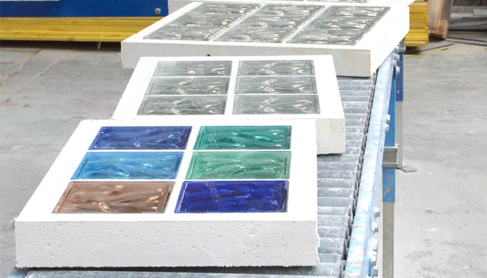 panneau-prefabrique-brique-de-verre-mortier-blanc